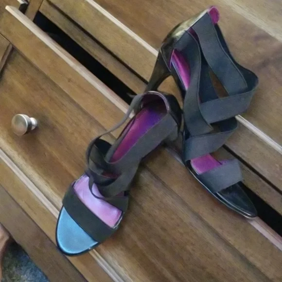 Taheri Hi Heel Sandle - Picture 8 of 9